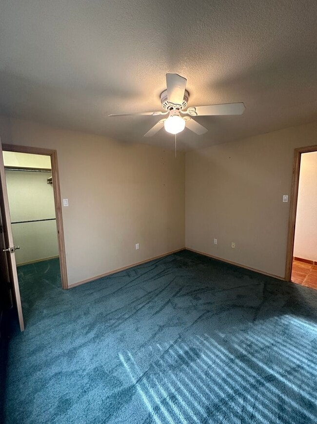 Building Photo - Spacious 3 Bed Home with Pool & Hot Tub!