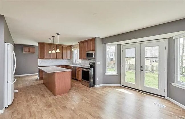 Building Photo - Coming Soon St Peters Area