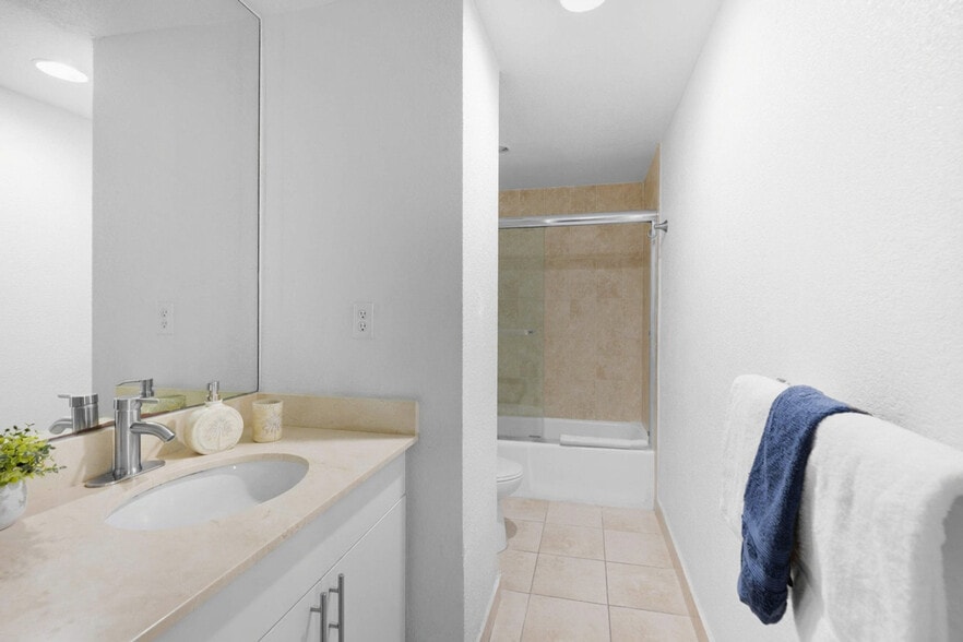 Building Photo - 4001 S Ocean Dr