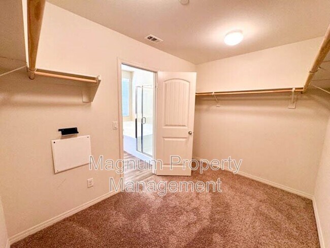 Building Photo - 34726 Yellow Root Ct