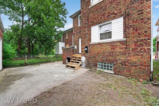 Building Photo - 2923 Pasadena St
