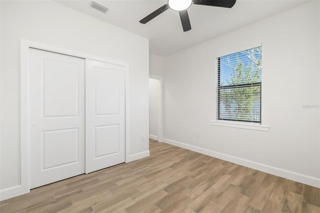 Building Photo - 118 Ruby Ave N