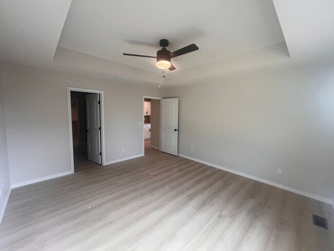 Building Photo - Beautiful, brand-new, 3-bedroom, 2-bath home in Nixa with a 3-car garage.