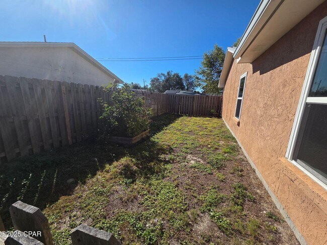 Building Photo - 209 S Maryella Ave