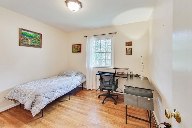 Building Photo - Nice SF 4bed+ 3 bath / close to Metro