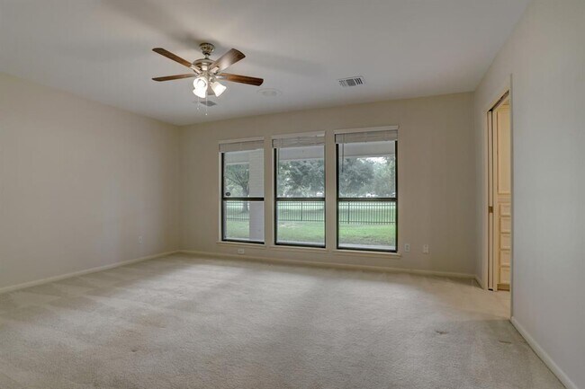 Building Photo - 2307 Fairway Cir