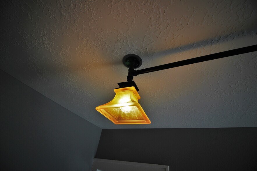 Building Photo - 4405 Woodside St