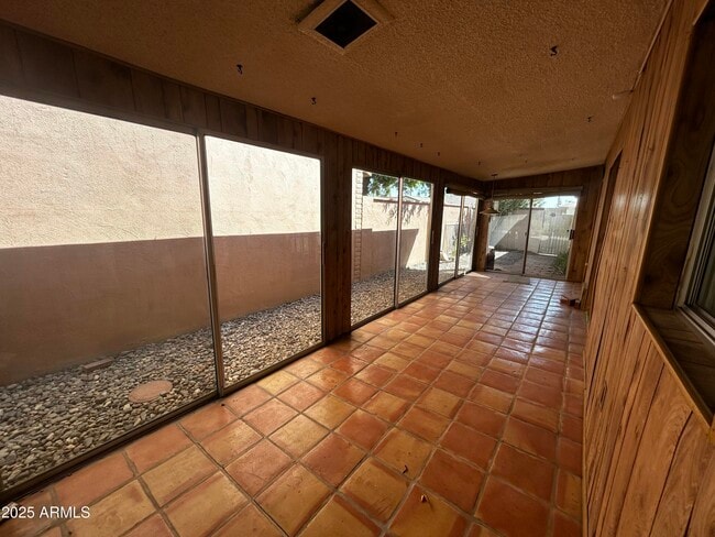 Building Photo - 1536 W Glenn Dr