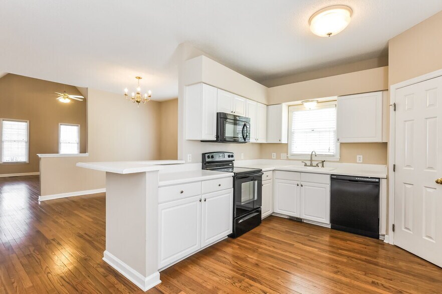Building Photo - 4900 Royal Troon Dr