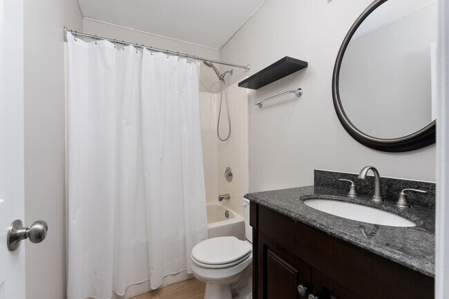 Building Photo - 808 Spy Glass Ct