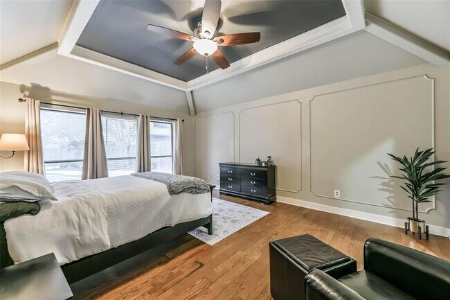 Building Photo - 407 W Chelsea Pl