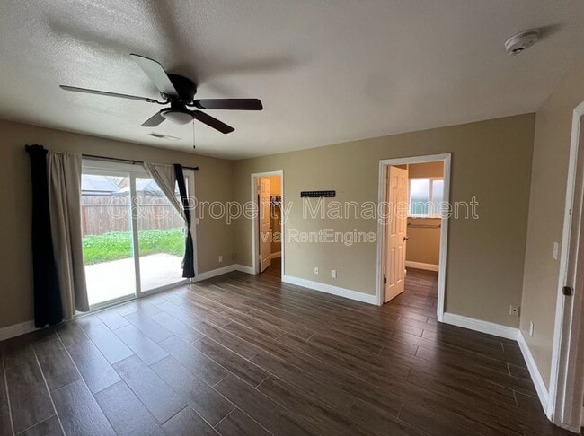 Building Photo - 3371 N Forestiere Ave