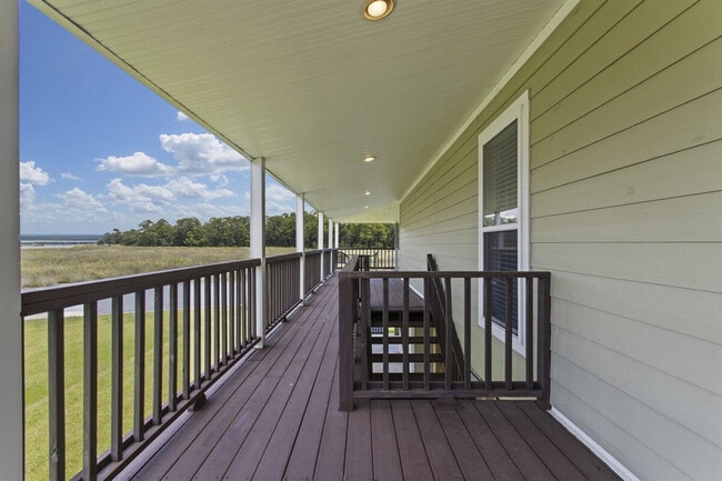 Building Photo - 1317 Beards Cove Dr