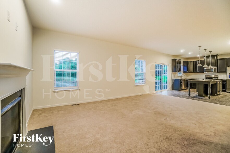 Building Photo - 717 Wallace Dr