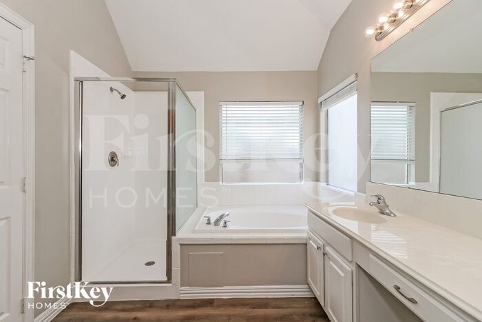 Building Photo - 15814 Stiller Park Dr