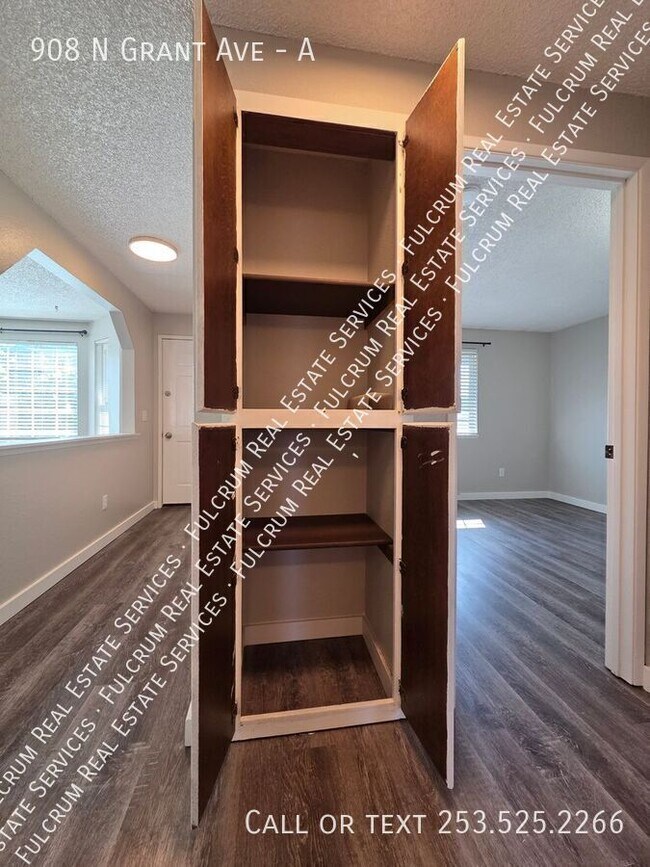 Building Photo - 908 N Grant Ave