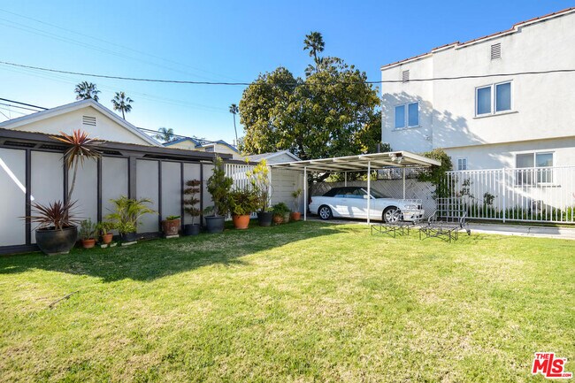 Building Photo - 2431 Walgrove Ave