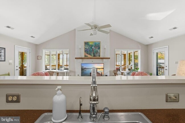 Building Photo - 638 Marlborough Point Rd