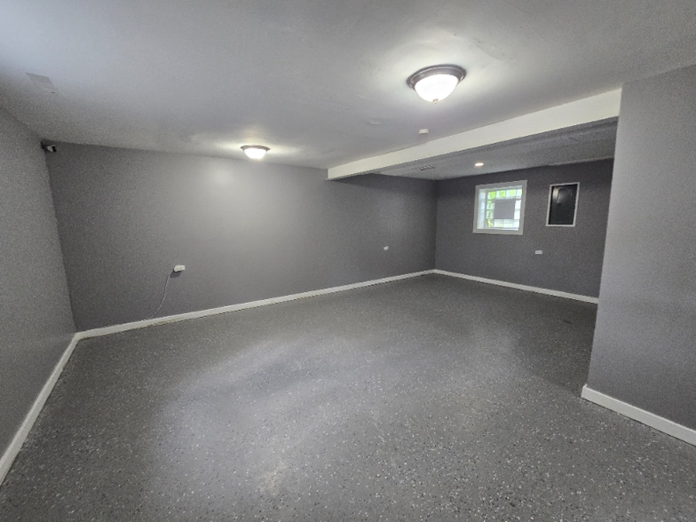 Building Photo - 619 Brookline St