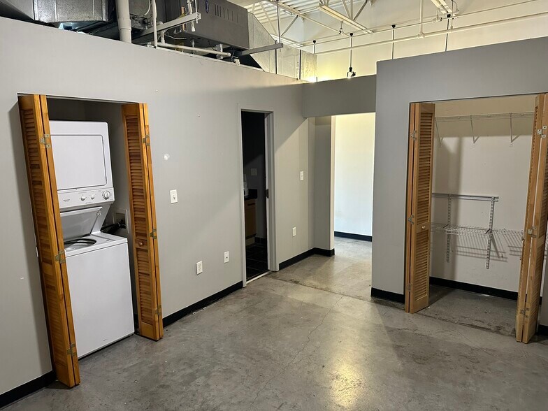 Building Photo - 5200 Peachtree Rd