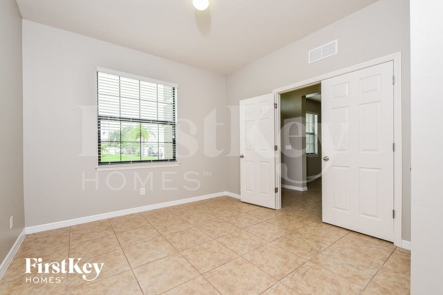 Building Photo - 1814 SW 22nd St