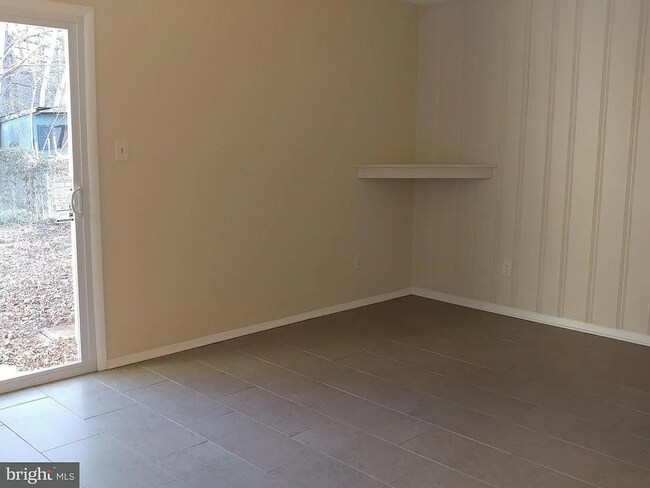 Building Photo - 3 Bedroom 1.5 Bathroom Townhouse in Edgewood, MD