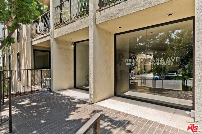 Building Photo - 11789 Montana Ave