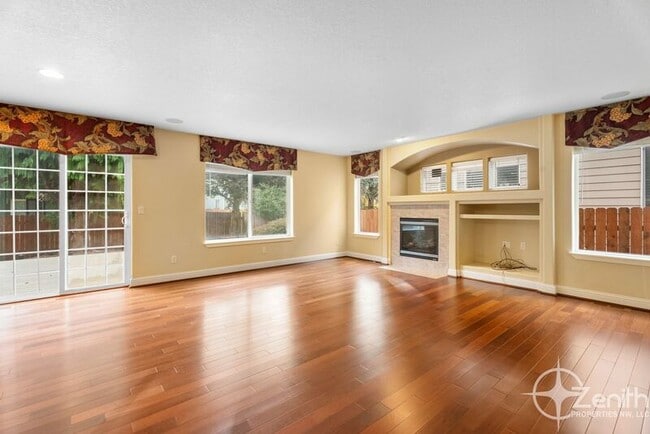 Building Photo - 2903 NE 184th Ave