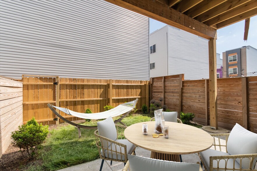 Private back yard - 321 W Berks St