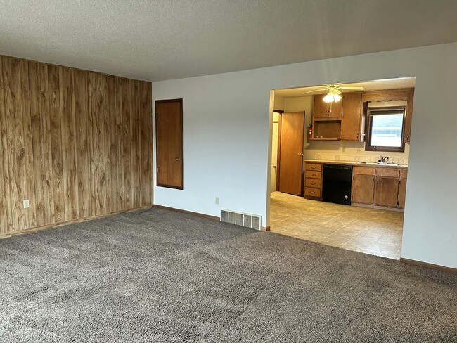 Building Photo - 1901 Elm Ave