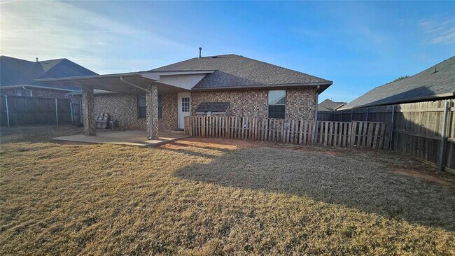 Building Photo - 417 E Plantation Terrace