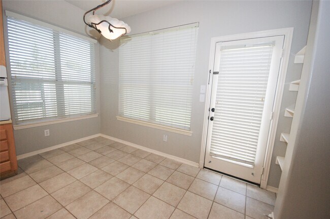Building Photo - 2516 Royal Terns Ct