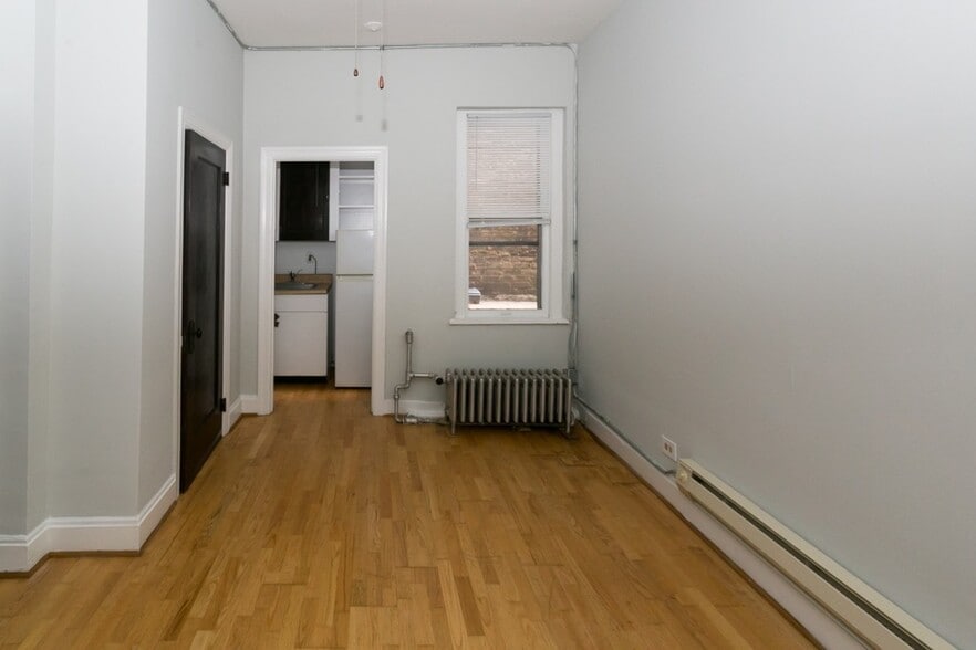 Building Photo - 4650 N Paulina St