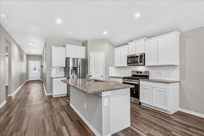Building Photo - 8133 Cattlemen Dr
