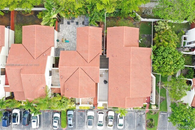 Building Photo - 323 Ives Dairy Rd