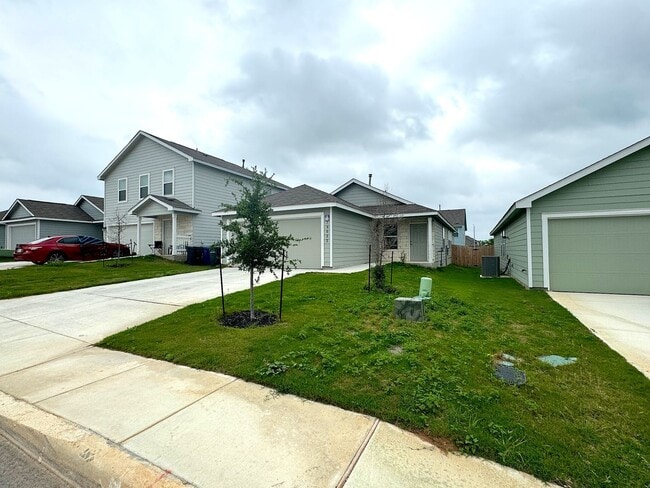 Building Photo - Ready For Move In- New One Story 3/2 - Mod...