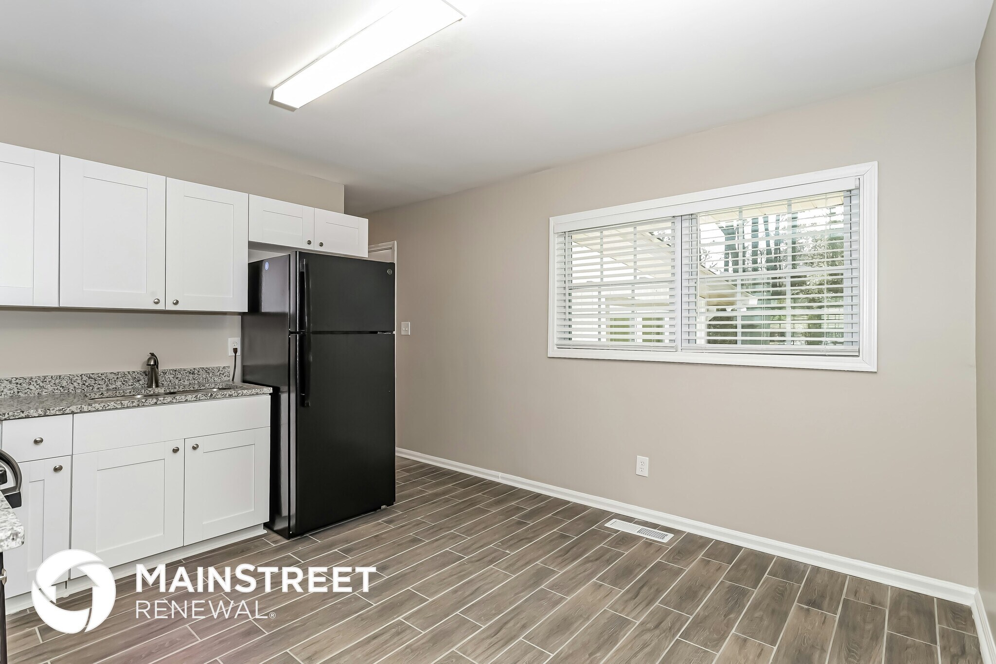 Building Photo - 634 Roxbury Dr