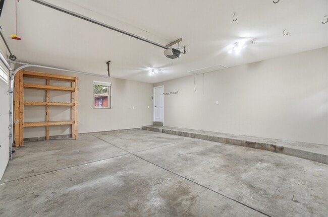 Building Photo - 2481 E Rahn Rd