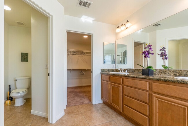 Building Photo - SIngle Family House for Rent in a quiet co...