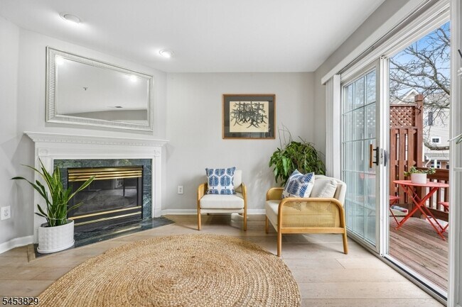Building Photo - 55 Greenbrook Dr