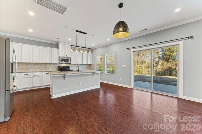 Building Photo - 5811 Fenway Dr