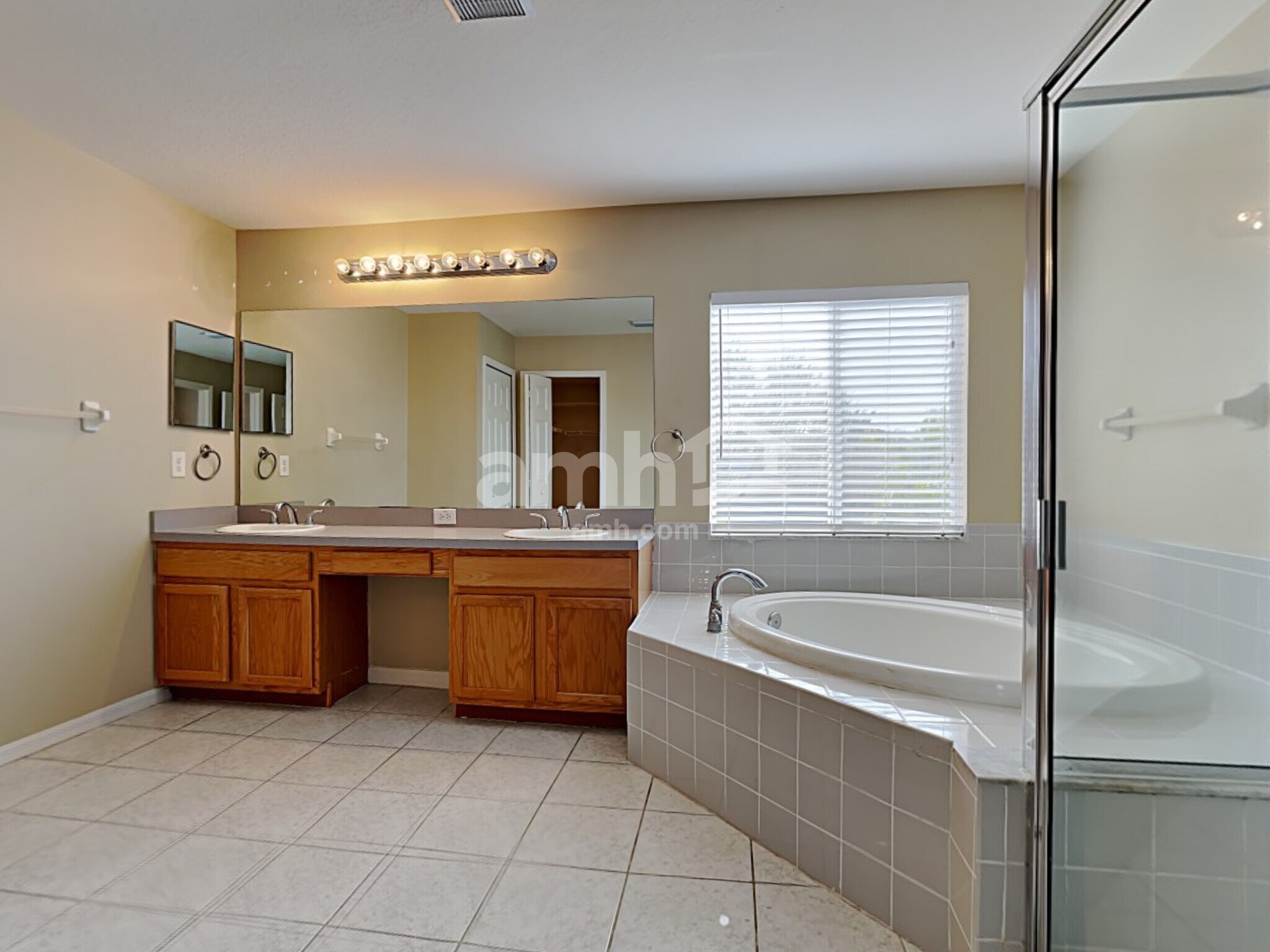 Building Photo - 10910 Lakeside Vista Dr