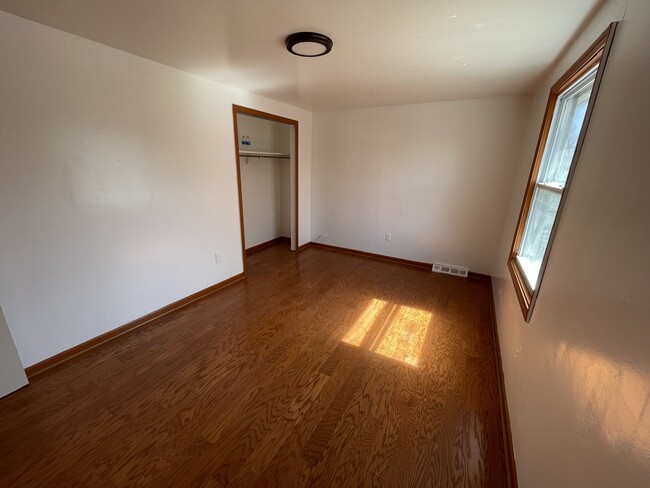 Building Photo - 165 Berehaven Dr