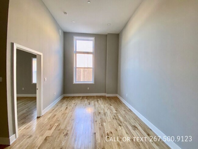 Building Photo - 1523 W Girard Ave