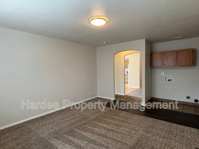 Building Photo - 2411 W Baystone Dr