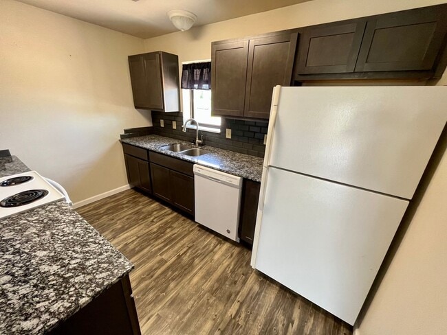 Building Photo - 2 Bedroom | 2 Bath | Apartment