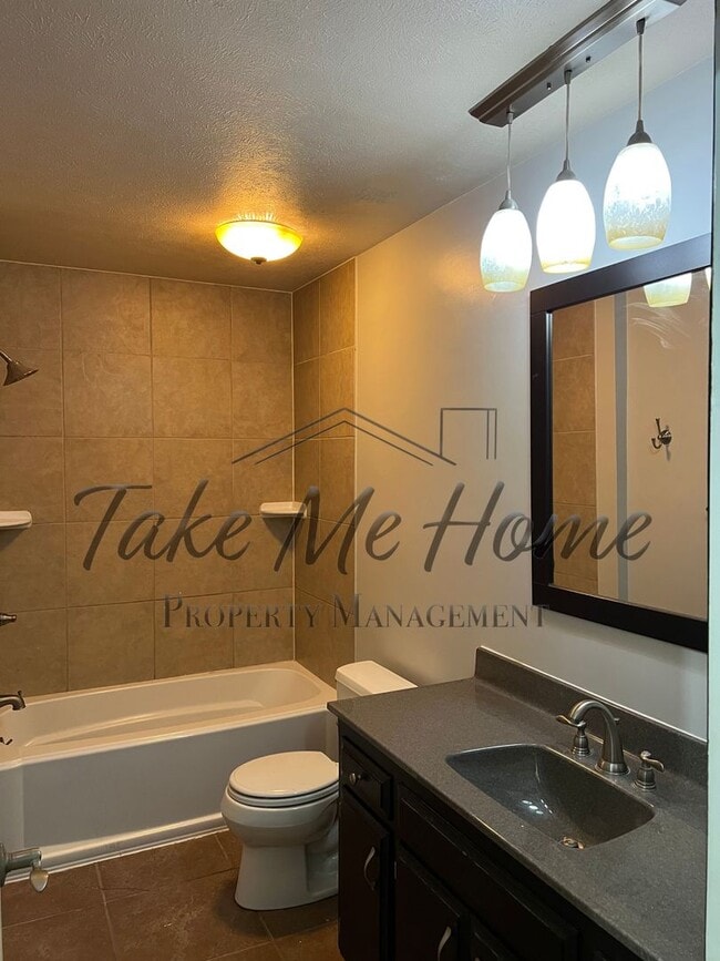 Building Photo - 3 Bedroom Basement Home in Kickapoo District!