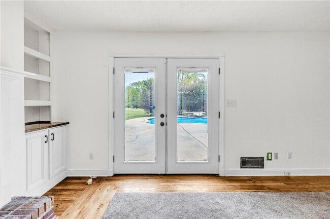 Building Photo - 318 Tyrone Rd