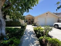 Building Photo - $5800 - Spacious 5 Beds 4 baths with large...