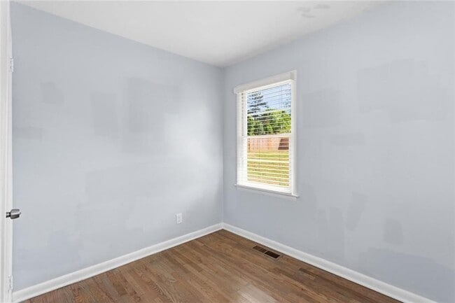 Building Photo - 2363 Beverly Ln